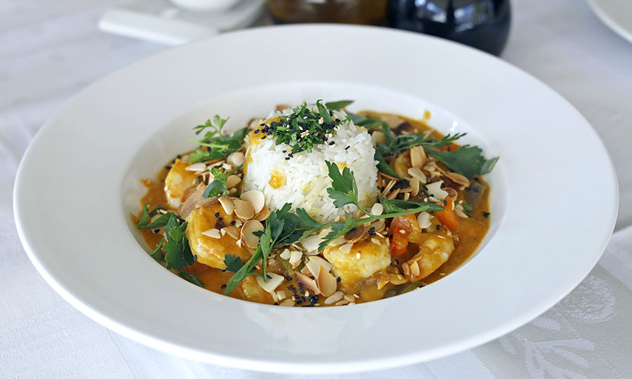 Curry de camarones con arroz basmati  - Cilantro Bistr