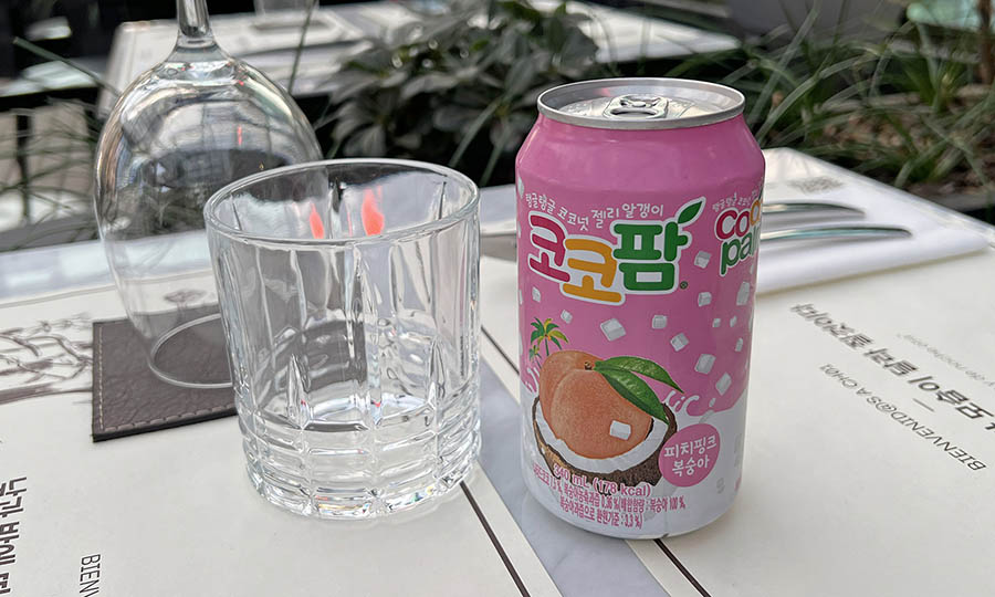 Bebida coreana de coco y durazno