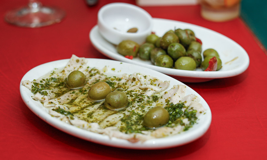Boquerones y aceitunas sevillanas