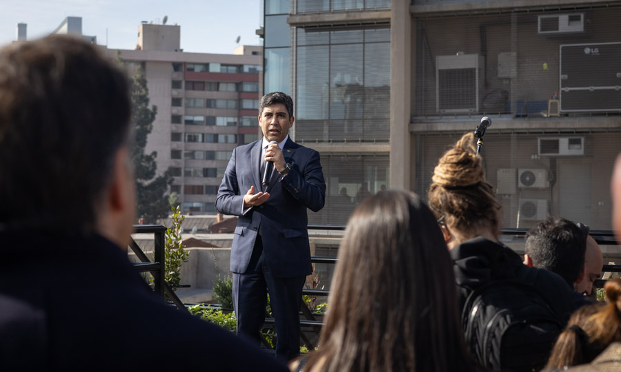 Claudio Leyton, Hotel Manager