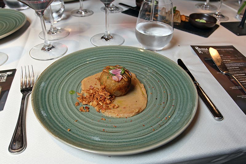 Entrada de Tierra: Milcao chilote relleno con prieta