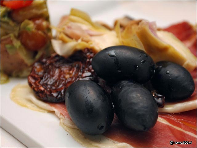 Aceitunas y Tomate Seco en Antipasto - Bonaparte