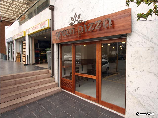 Entrada y vista a la galera - Green Pizza - La Dehesa