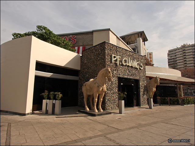 Fachada del restaurante P F Chang - P.F. Changs  (Boulevard Parque Arauco)