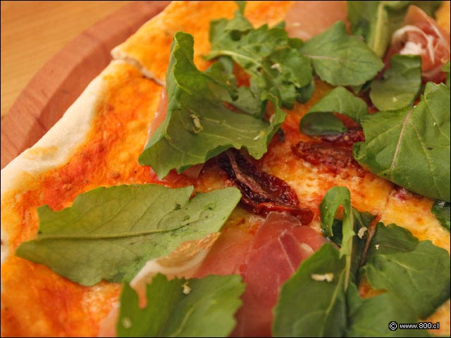 Proscuitto, Rcula y Tomate Seco en Pizza Veinchi - Green Pizza - La Dehesa