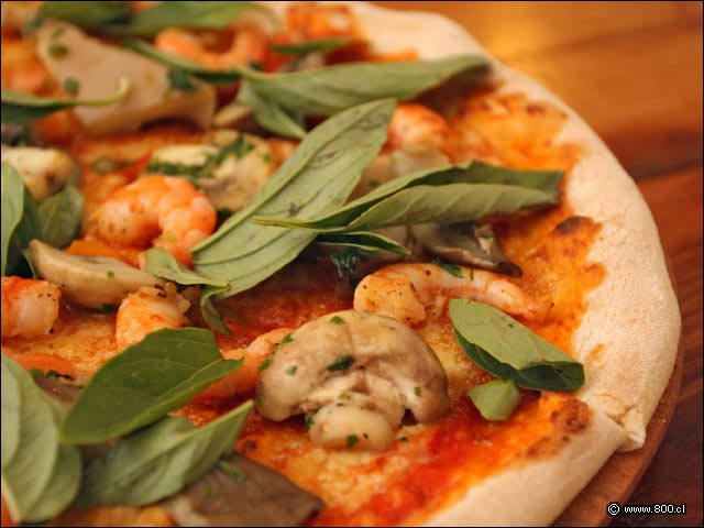 Champin pars, albahaca y camarones en Pizza Pachamar - Green Pizza - La Dehesa