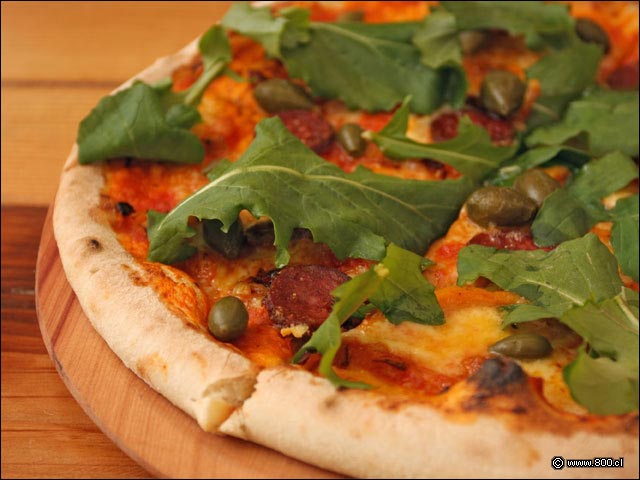 Alcaparrones, Rcula y chorizo espaol en Pizza Tutti - Green Pizza - La Dehesa