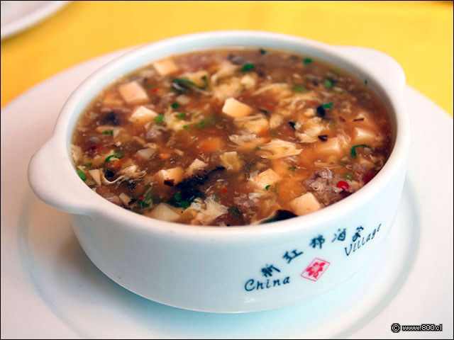 La contundente Sopa Hot & Sour - China Village La Reina