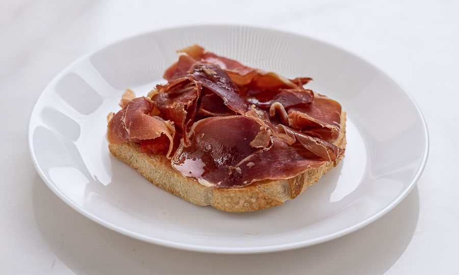 Tostadas de jamn ibrico de cebo