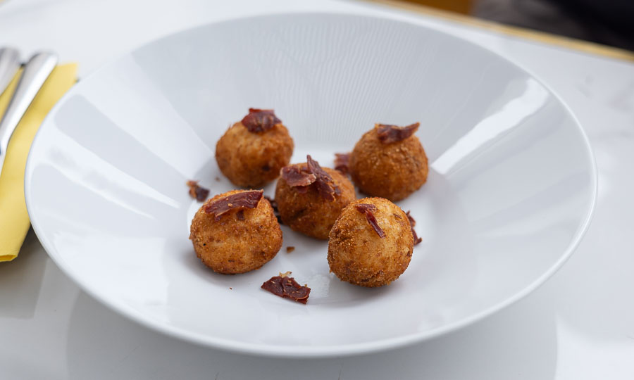 Croquetas españolas de jamn, de la buenas
