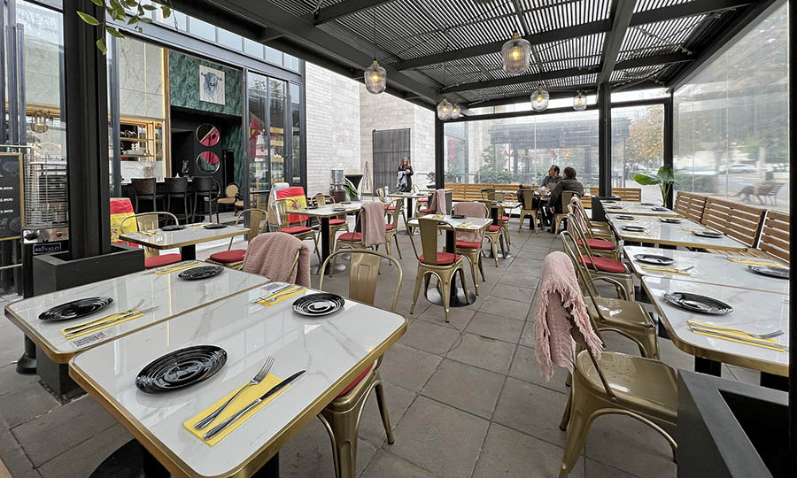 La terraza techada de Musu restaurante