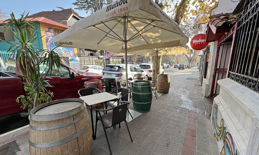 La terraza de La Bodeguilla de Cristobal en la vereda