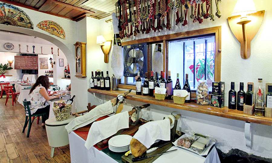 Zona de corte de jamn en La Bodeguilla de Cristobal