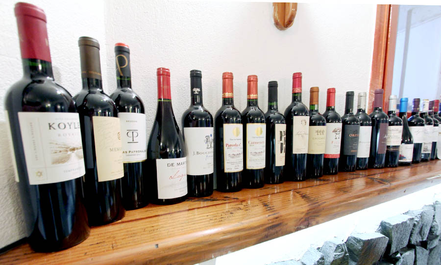 Parte de la seleccin de vinos de La Bodeguilla de Cristobal
