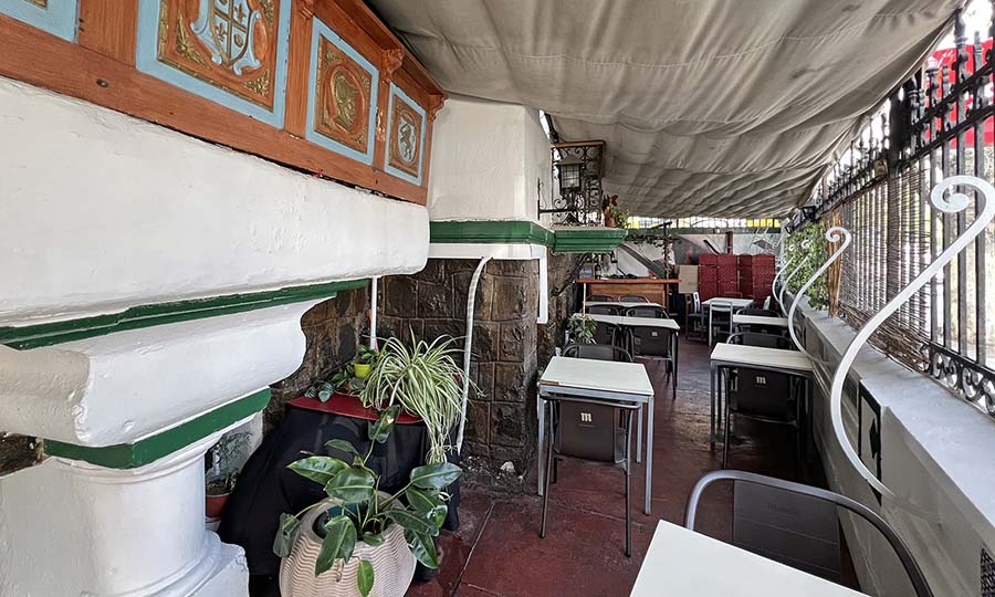 La terraza techada de La Bodeguilla de Cristobal