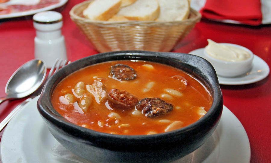 Alubias espaolas con chorizo