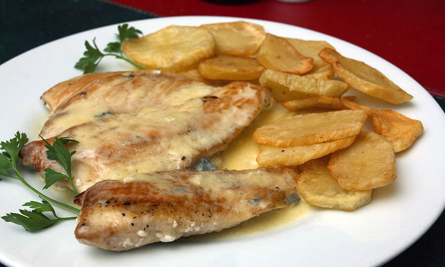 Pollo a la plancha con papas chaucas