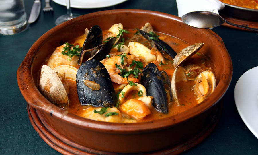 Sabrosa Cazuela espaola de Mariscos
