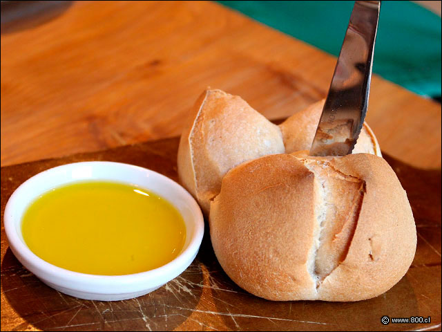 Pan y aceite d oliva de cortesa - Trattoria Rita - Parque Arauco