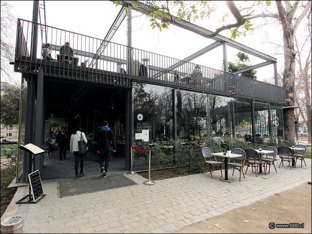 Detalle de la puerta de acceso al restaurante y caf Castillo Forestal - Castillo Forestal