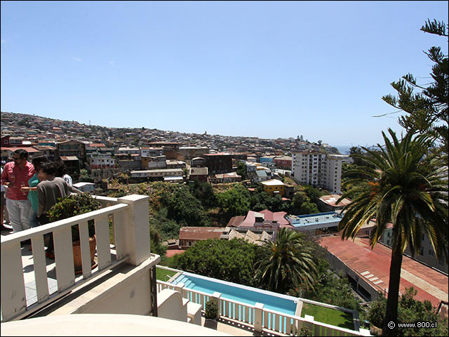 La amplia vista de la terraza del restaurante a los cerros - Montealegre
