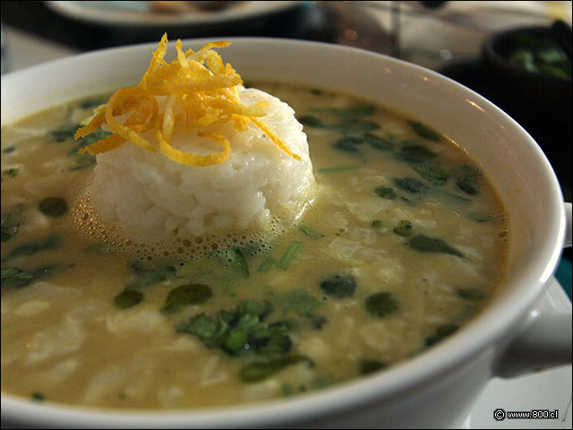 Sopa thai con leche de coco y curry verde - La Sopera
