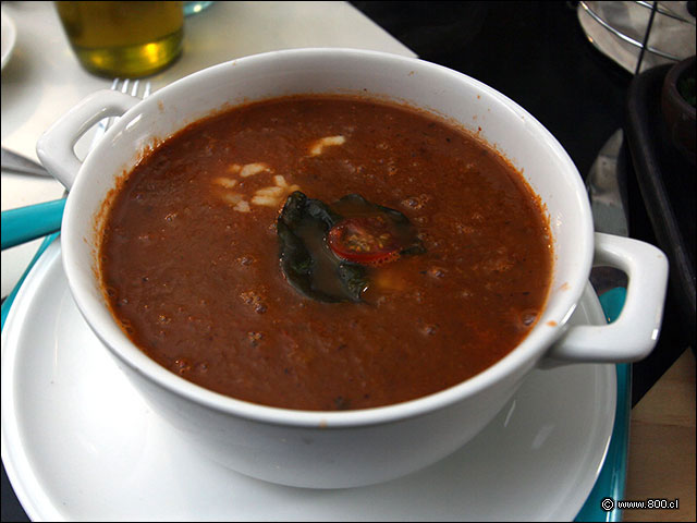 Sopa de tomate asado y albahaca - La Sopera