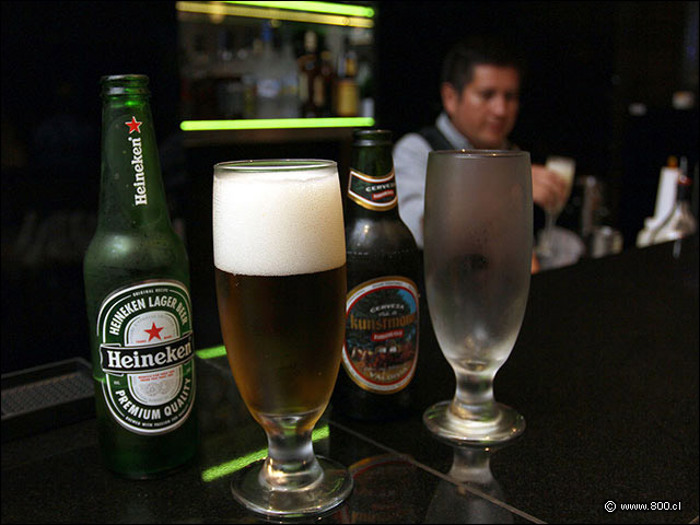 Cervezas en bar The Garden - Hilton Garden Inn Iquique