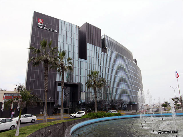 La fachada del hotel de da - Hilton Garden Inn Iquique