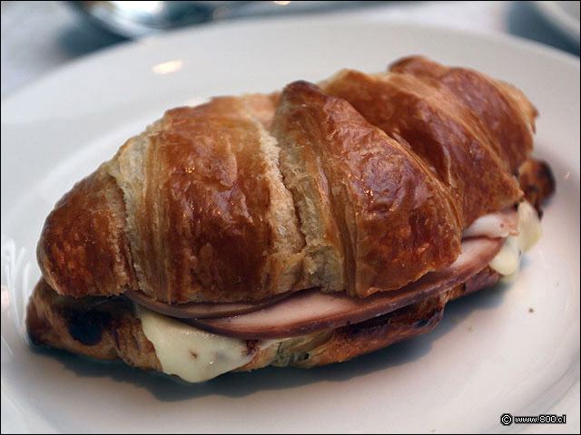 Croisant de jamn y queso - Hilton Garden Inn Iquique