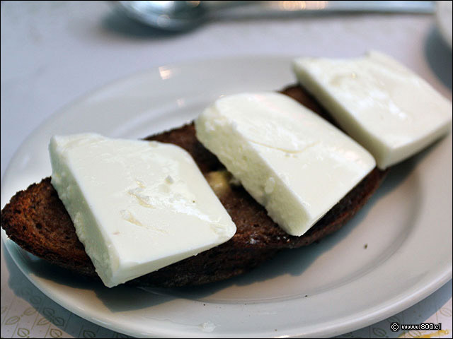 Pan integral con queso fresco - Hilton Garden Inn Iquique