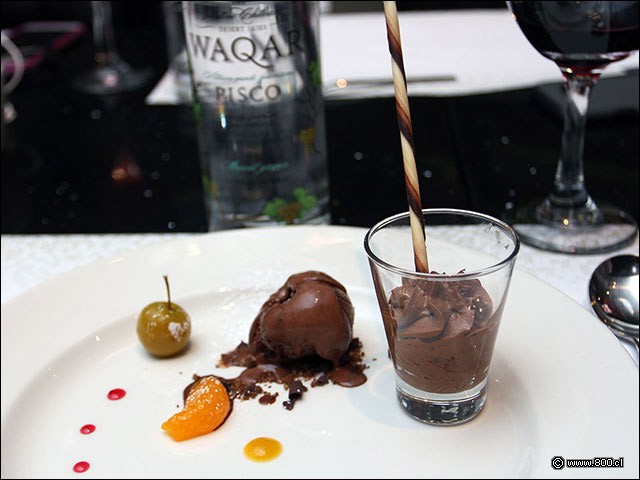 Postres de chocolates maridados con pisco Waqar - The Garden