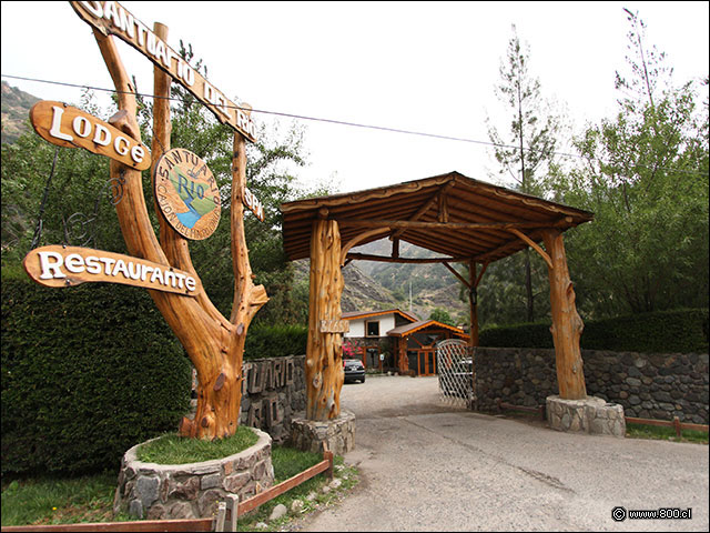 Entrada a Complejo Turstico Santuario del Ro y restaurante Allkamari - Allkamari (Cajn del Maipo)