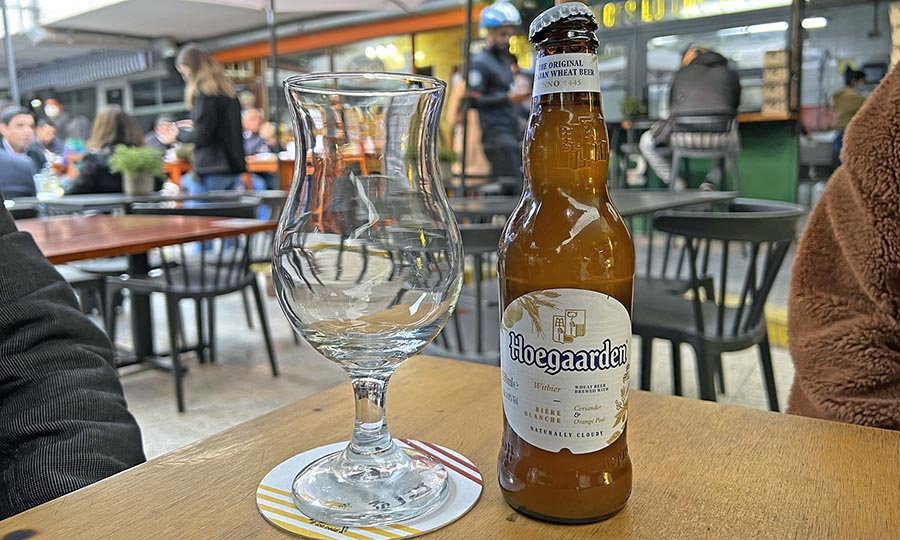 Cerveza Hoegaarden en botella - FritKot Providencia