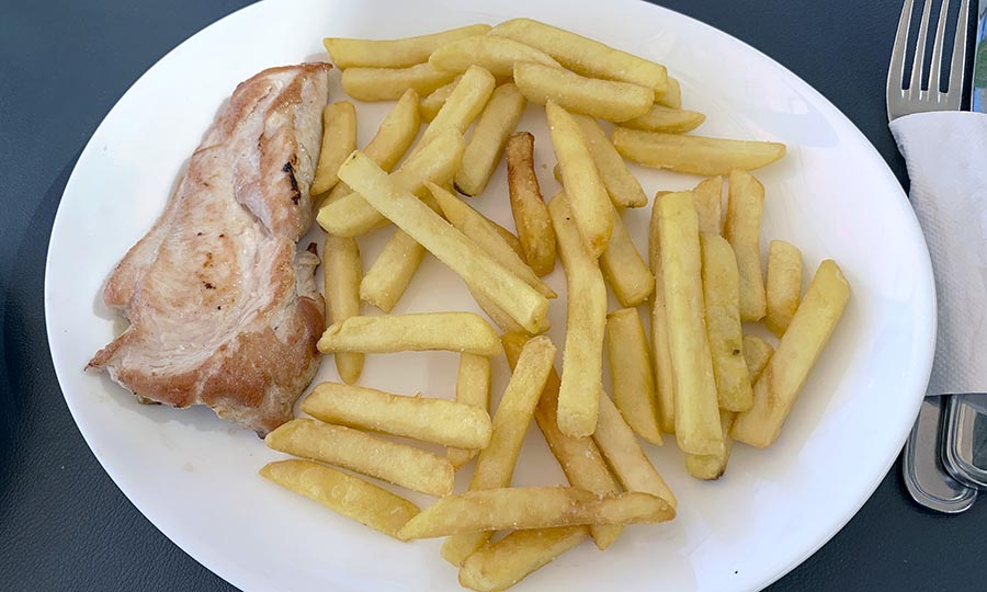 Pollo con papas fritas del men de nios - Vista Mar Maitencillo