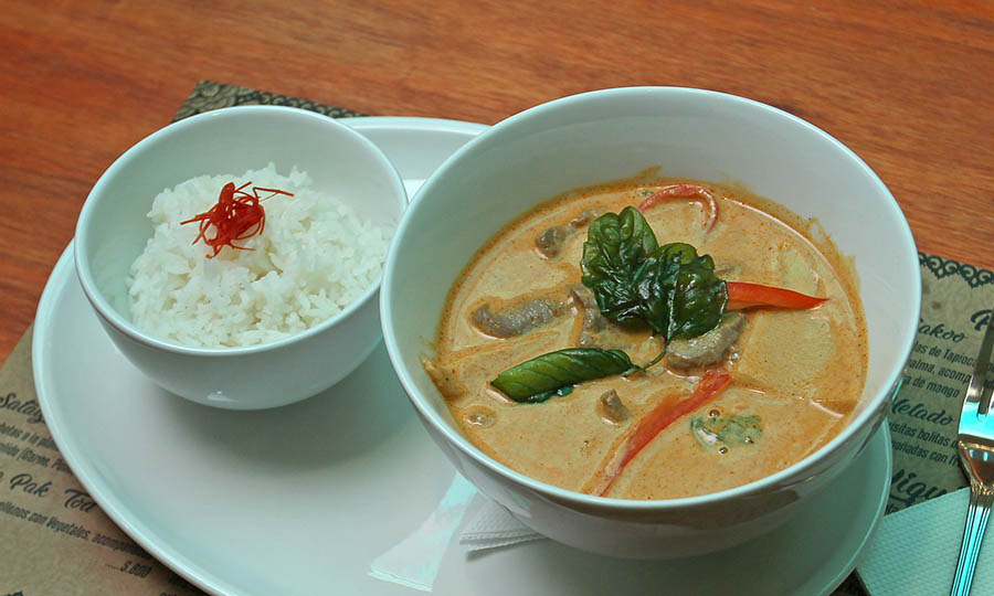 Curry rojo de carne - Bangkok Restaurante