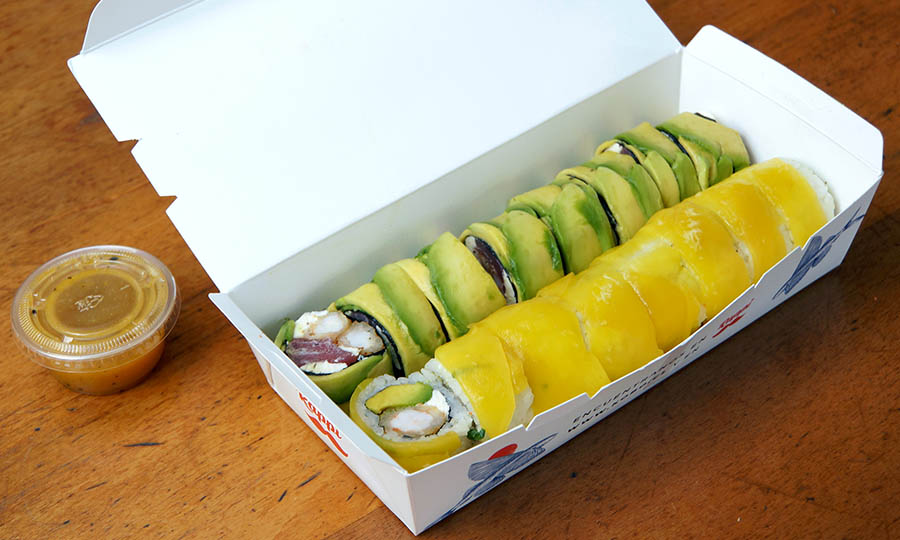 Dos rolls en su empaque Kobo Sushi - Kobo Sushi Delivery - Las Condes