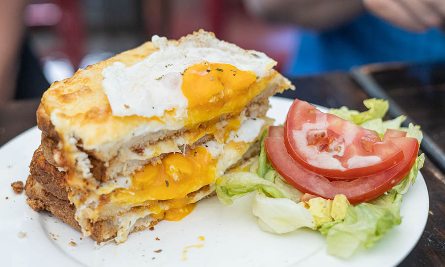 Croque Madame, con huevo frito - Etienne Marcel - Providencia