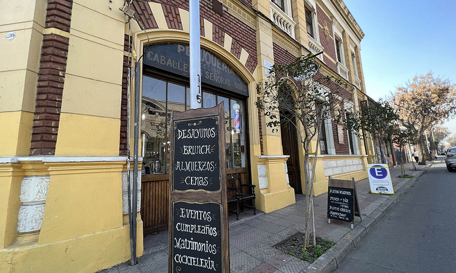 Fotos de restaurate y bar Boulevard Lavaud de la Peluquera Francesa en Barrio Yungay