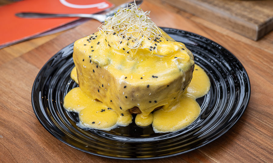 Benito Mae: Adictivo benedictino en pan brioche - Brekkie