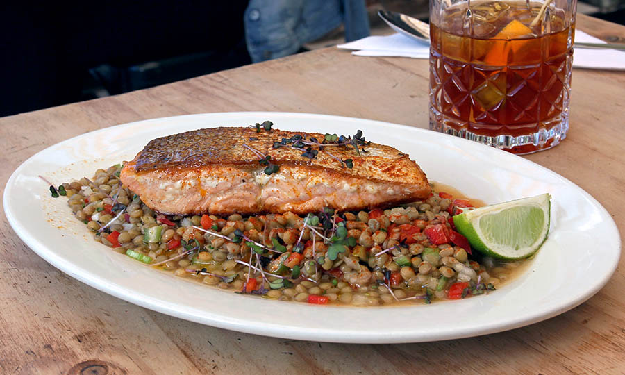 Pescados del da (trucha) con ensalada de lentejas - Guappo Bistr