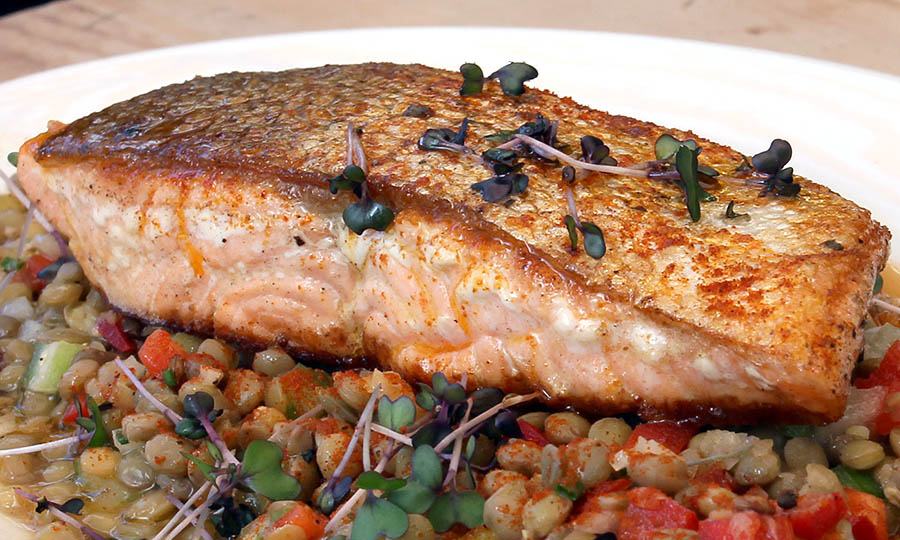 Pescados del da (trucha) con ensalada de lentejas - Guappo Bistr