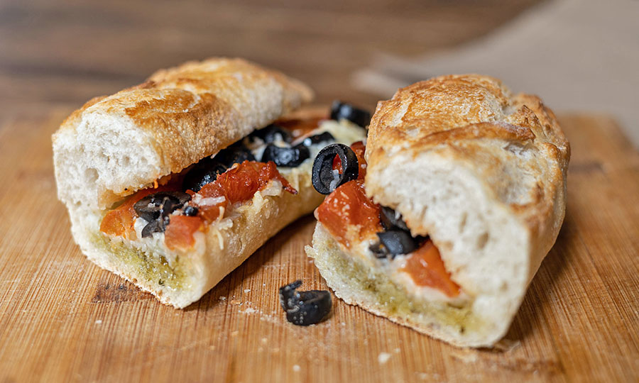 Sndwich caprese aceitunas en mini baguette  