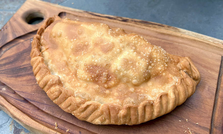 Un buena empanada frita de queso solo