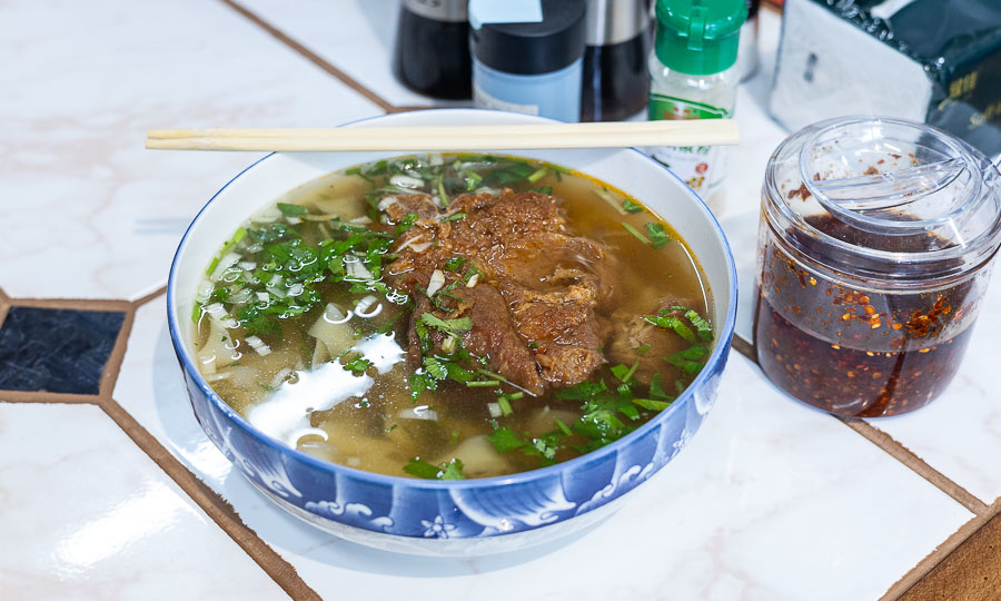 Ramen chino de chuleta de cerdo con fideo plano - Ramen Lanzhou China