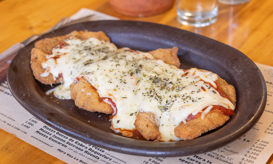 Generosa Milanesa de vacuno napolitana - Mir Vos - Providencia