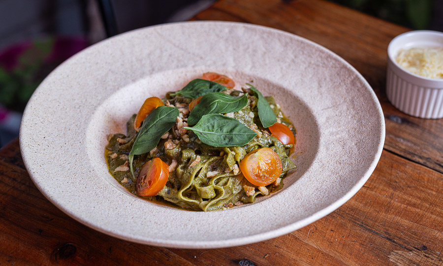 Caseros Fettuccine al pesto