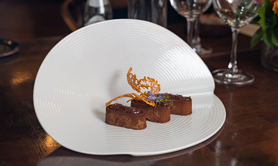 Caluga de foie gras y ruibarbo