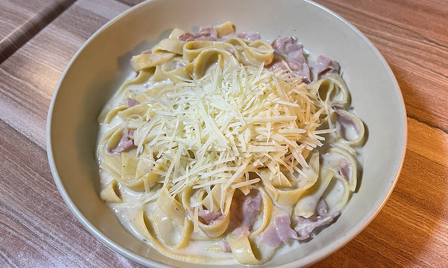 Caseros Fettuccini con adicional de Salsa Alfredo - Vicenzo