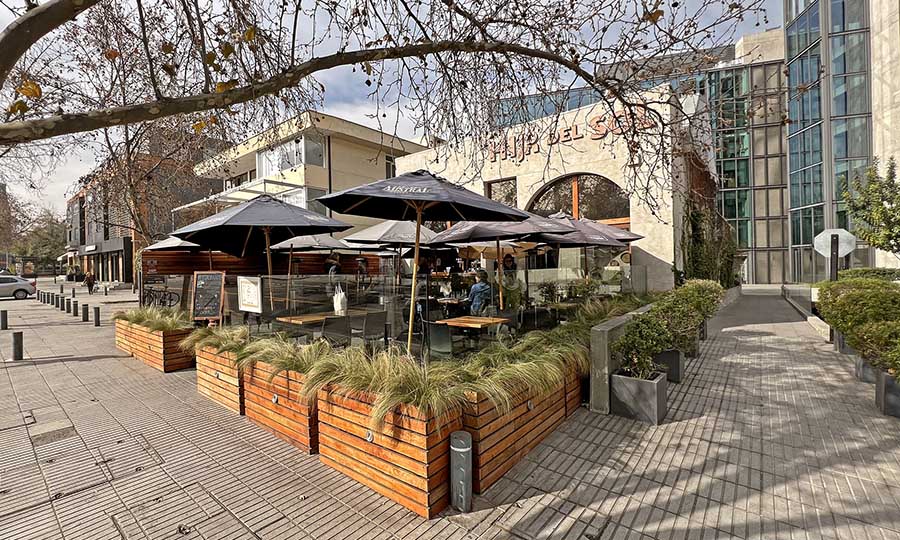 Fachada del restaurante Hijo del Sol a pasos de Paseo Mao